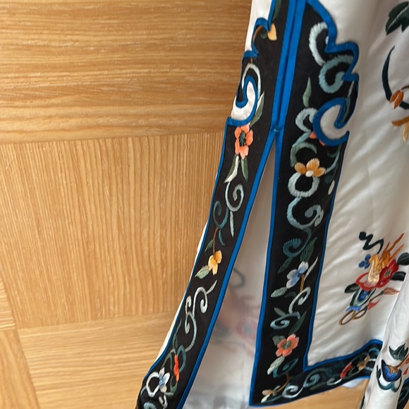 Stunning Silk/Rayon Kimono - Picture 7 of 7